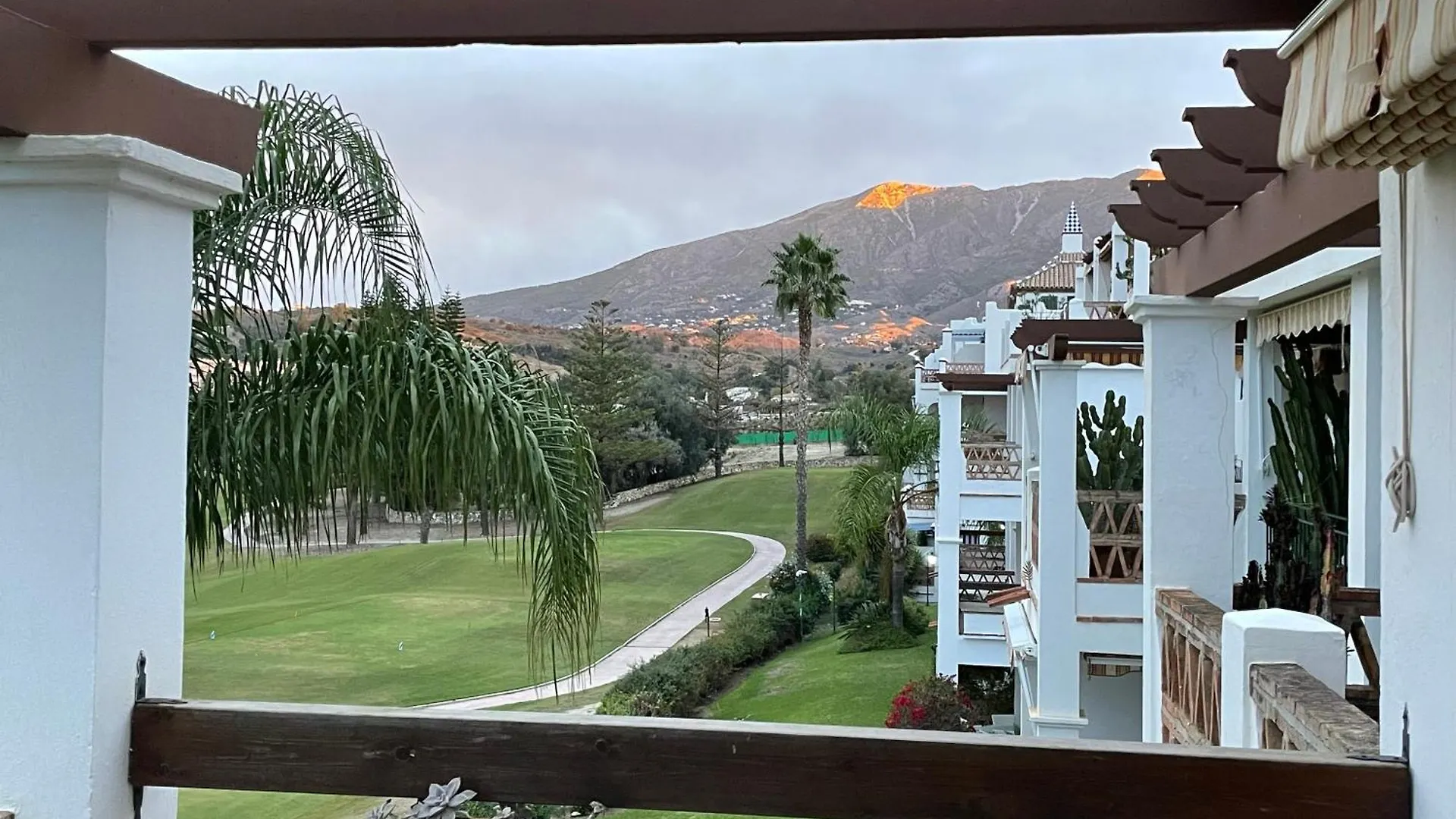Apartment Mijas Golf Frontline Luxury 2 Bed Apt Beautiful Golf, Mountains And Lake Views Fuengirola