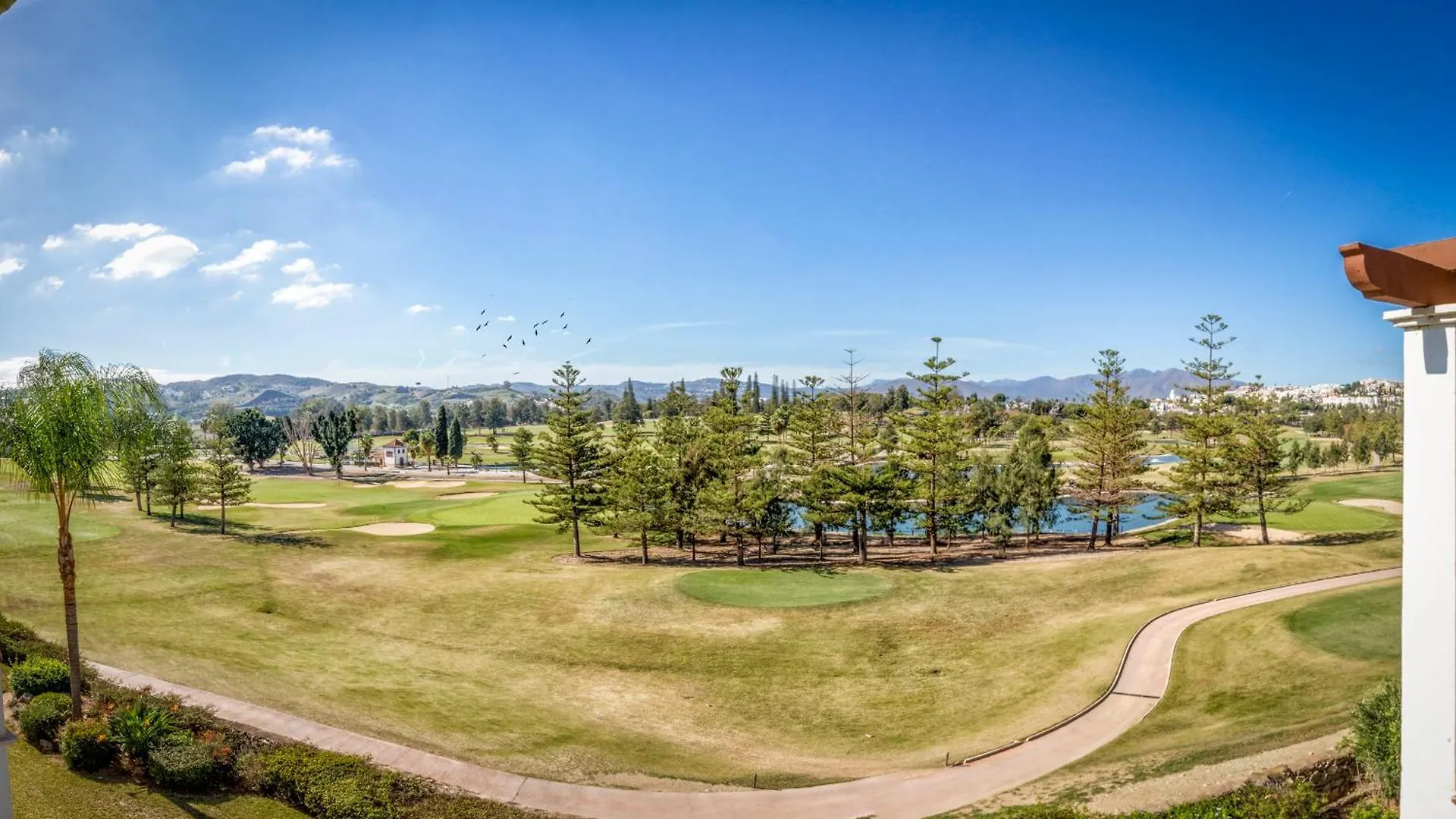 Mijas Golf Frontline Luxury 2 Bed Apt Beautiful Golf, Mountains And Lake Views Fuengirola